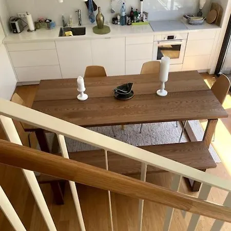 Newly Renovated Cheerful In Lejlighed