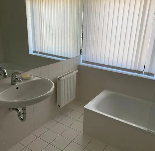 Newly Renovated Cheerful In Apartment