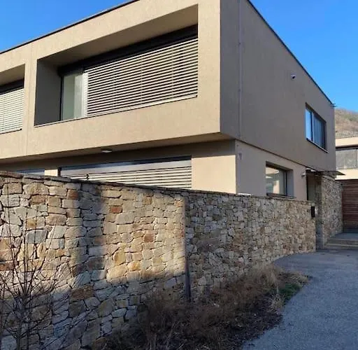 Apartment Newly Renovated Cheerful In