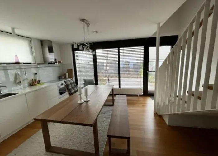 Apartment Newly Renovated Cheerful In