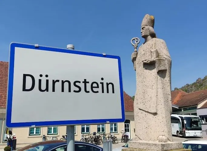 Newly Renovated Cheerful In Apartment